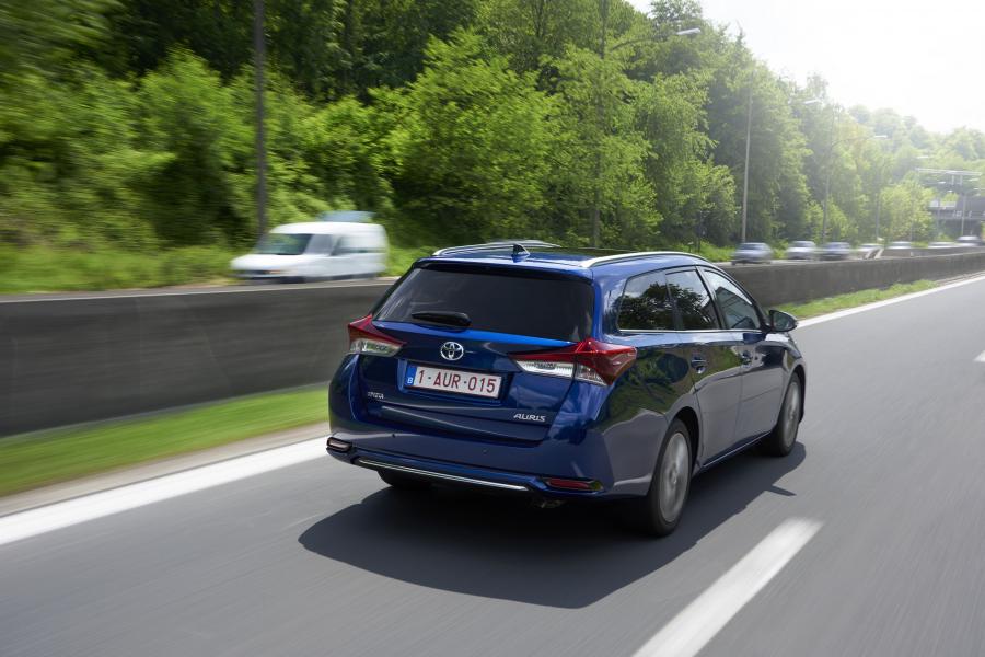  Toyota Auris Tourer Sports 2015 года  (фото 16 из 30)